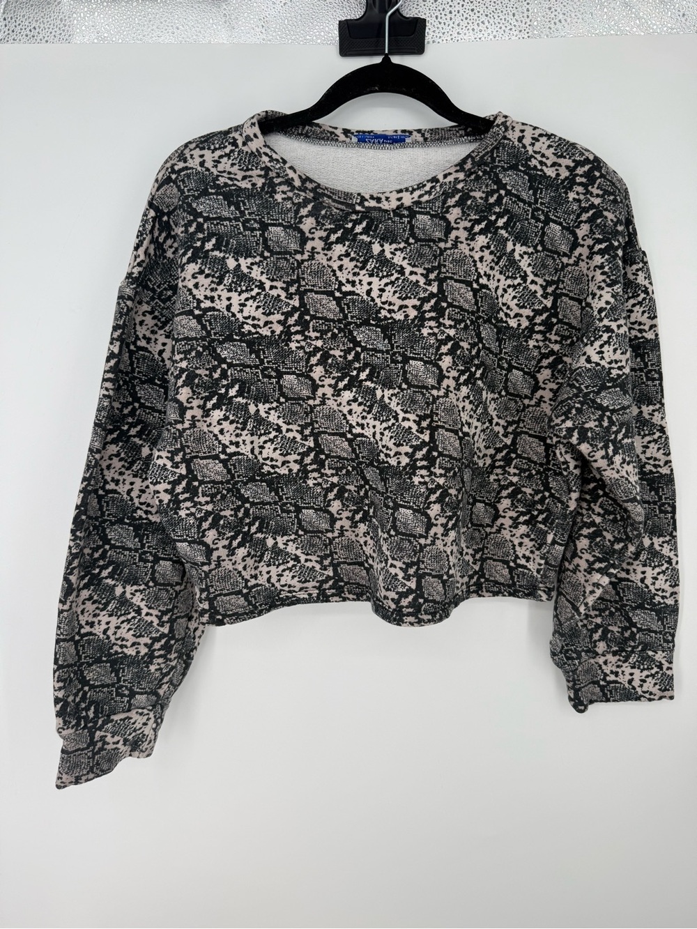 Zara Snake-Print Cropped Sweatshirt- Black & Cream small
